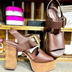 NEW Platform leather sandals by See by Chloe.